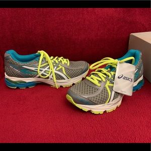 Brand new ASICS running shoes in silver, green. Size 6 1/2 US, wide toe.